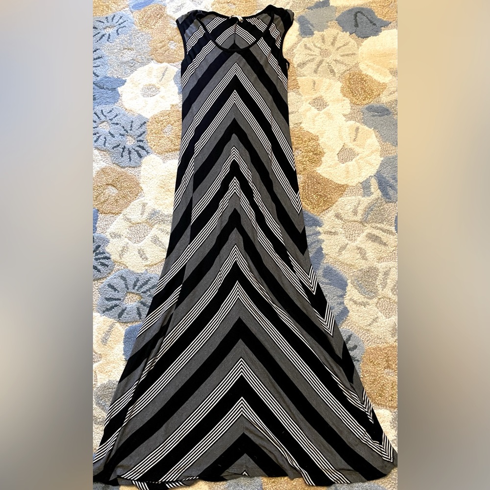 Calvin Klein Sleeveless Grays and Black Chevron Pattern Jersey Maxi Dress